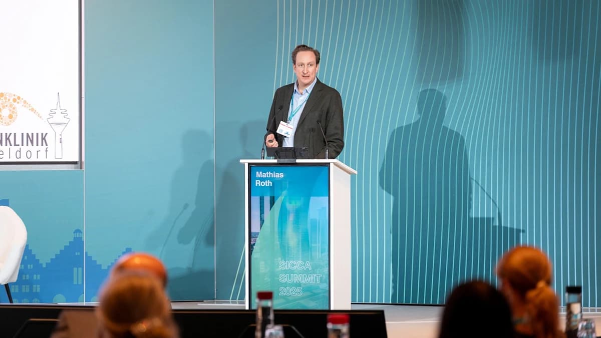 Dr. Roth als Speaker auf dem Sicca Summit 2025 in Frankfurt.