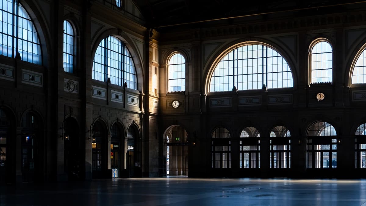 The interior of the old main hall of Zurich railway station.