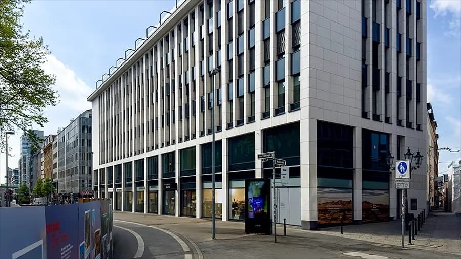 Augen lasern in der YOUSEE Düsseldorf, das Gebäude in der Kasernenstraße