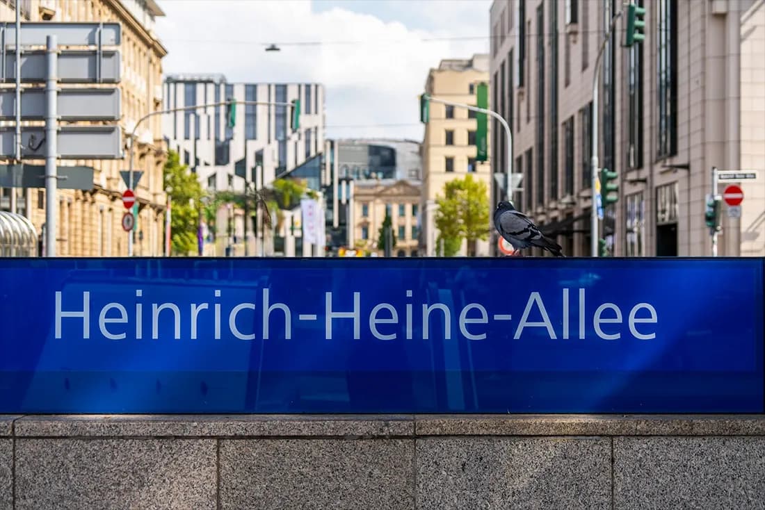 Augen lasern bei YOUSEE Düsseldorf U-Bahn Station Heinrich Heine Allee