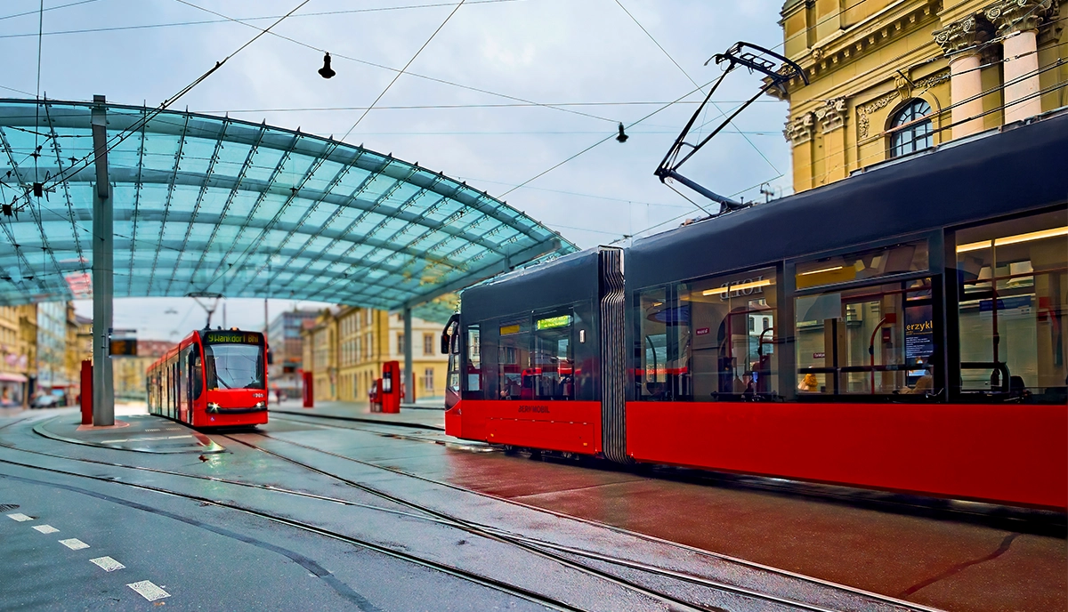 Der Bahnhof Bern liegt zu Fuss etwa 10 Minuten von der YOUSEEBÄRN entfernt.