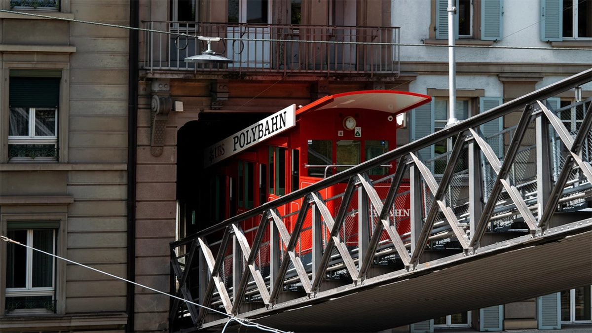 The polybahn runs through a house in Zurich.