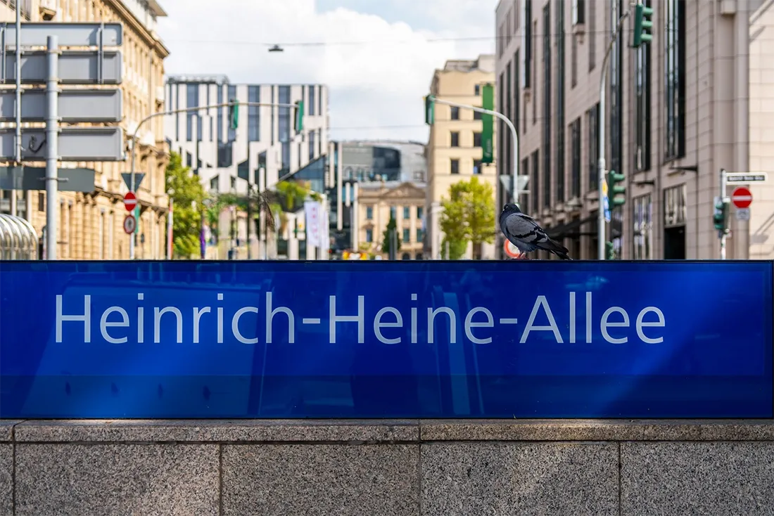 YOUSEE Düsseldorf is just a few meters away from the Heinrich-Heine-Allee subway station.