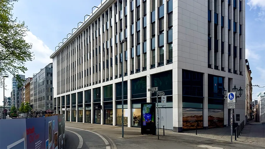Kasernenstrasse in Düsseldorf's old town: the top address if you want to have laser eye surgery.